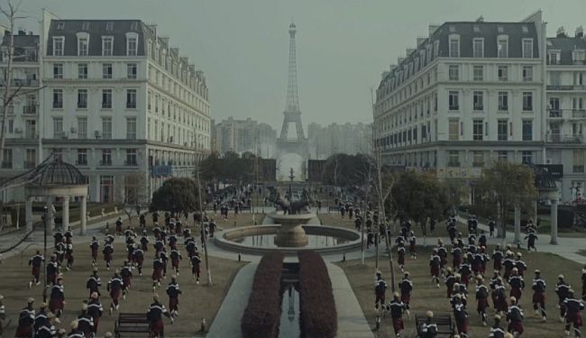 NAPUŠTENI PARIZ: Pet minuta surove budućnosti
