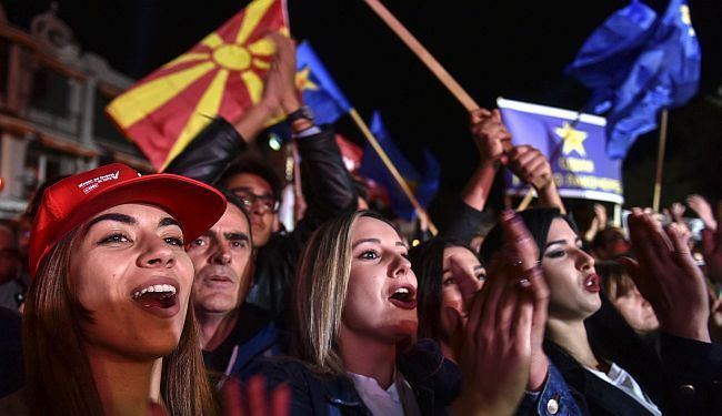 UVJERLJIVI TRIJUMF SOCIJALDEMOKRATA: Zaev slavi, Gruevski se žali na regularnost izbora