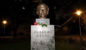 HEROJU NE DAJU MIRA: Nestala bista Ive Lole Ribara