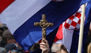 S POKLIČEM NA USNAMA: Je li ovo hrvatska verzija "Cristere“?