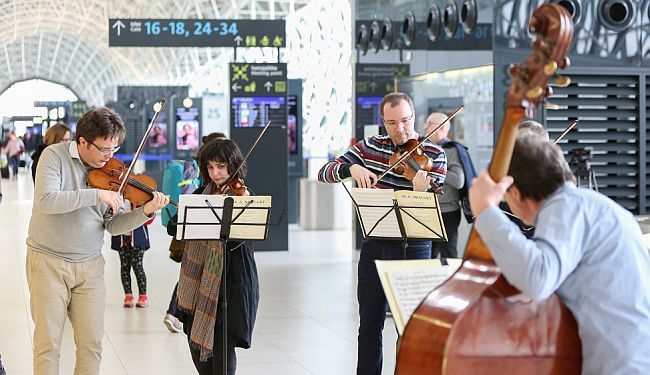 VIDEO: Zagrebački solisti na aerodromu izvadili instrumente i koncertom iznenadili putnike