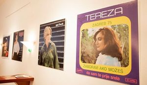 DIHOTOMIJA VINILU (1975.-1985.): Izloženi omoti Jugotonovih ploča
