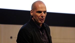 YANIS VAROUFAKIS: „Odzvonilo je demokraciji u Europi, jer političari rade za bankare“