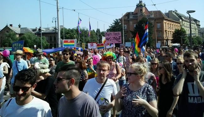 ZAGREB PRIDE (FOTO): Ostavite fašizam u svom šatoru! Proleteri svih identiteta - ujedinite se!