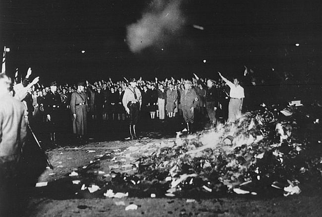 Paljenje knjiga Berlin 10.5.1933.