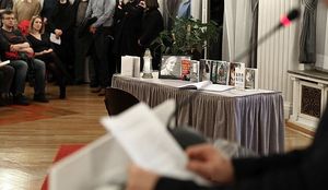 DOSTOJANSTVENI OPROŠTAJ (VIDEO): Od Predraga Lucića oprostili se glasnom pjesmom