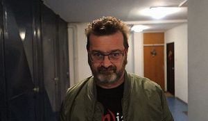 KRUNO LOKOTAR RECITIRA: "Ako vam je dosta, ako vam se riga, podržite portal Lupiga"