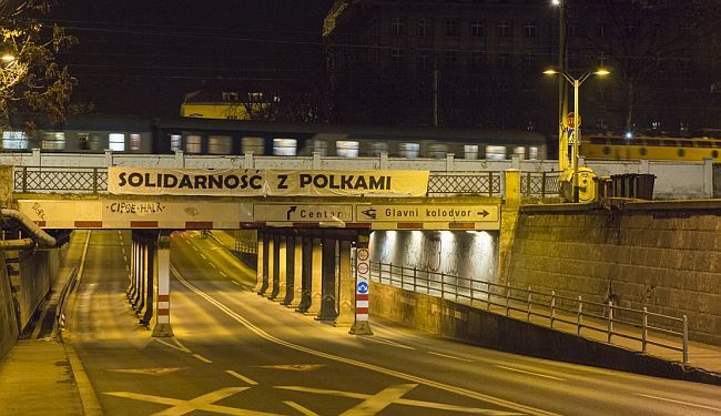 POSTAVLJEN TRANSPARENT U ZAGREBU: Solidarność z Polkami! - Solidarnost s Poljakinjama!