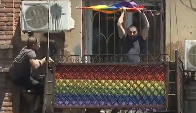 RAZULARENA GOMILA: U Gruziji su se također odlučili „boriti protiv LGBT propagande“ - desetine pretučenih