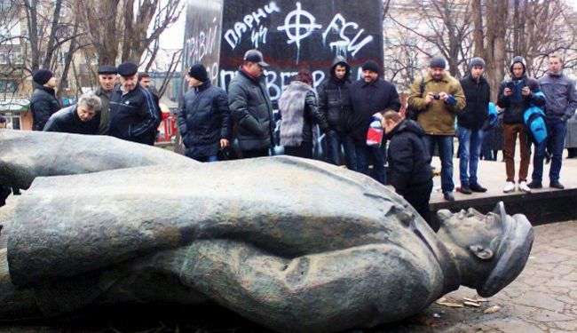 OKVIR ZA KATASTROFU (II. dio): Ukrajina između dvije revolucije, dekomunizacija i prva masovna grobnica