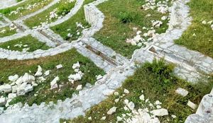 RAZBIJENO 700 SPOMEN PLOČA: Divljaci teško devastirali Partizansko groblje u Mostaru 