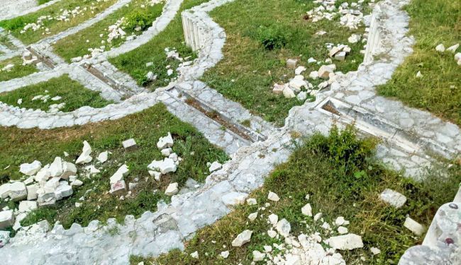RAZBIJENO 700 SPOMEN PLOČA: Divljaci teško devastirali Partizansko groblje u Mostaru 
