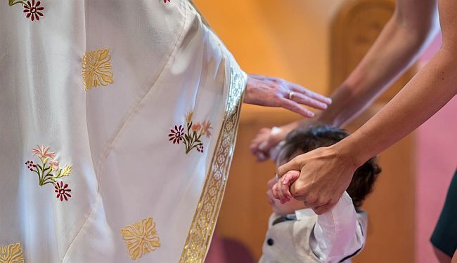 RESTRIKCIJA KRŠTENJA: „Crkva je majka i okuplja svu svoju djecu“, ali ne i u Hrvatskoj