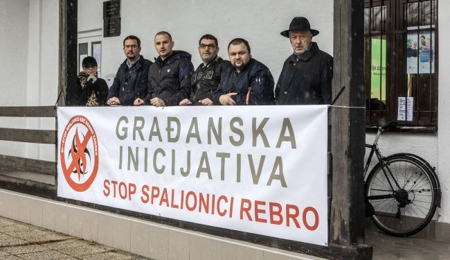 SPALIONICA NA REBRU: Ekipa iz kvarta u borbi protiv netransparentnog sustava