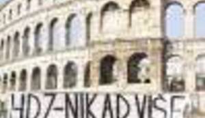 LUTAJUĆA PORUKA: Gdje se sve prije Tuđmanove rodne kuće pojavljivao transparent "HDZ-nikad više"
