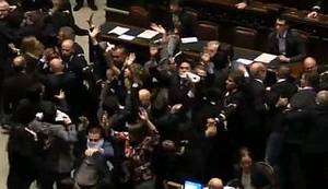 UMJESTO GOVORANCIJE OD 29 SATI: Kaos u talijanskom parlamentu, prema kojem su rasprave u Saboru obična sapunica