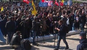 FRKA U SRBIJI (VIDEO): Ministar u laganom bijegu od prosvjednika!