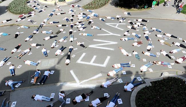SUĆUT ZA KENIJU (FOTO): Ležali nepomično 147 sekundi za ubijene kolege