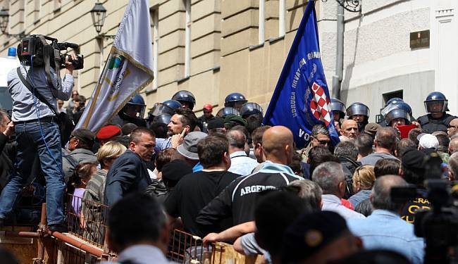 BRANITELJSKE IGRE U DESET SLIKA: Kako izgleda zagrebački metež puzajućeg državnog udara