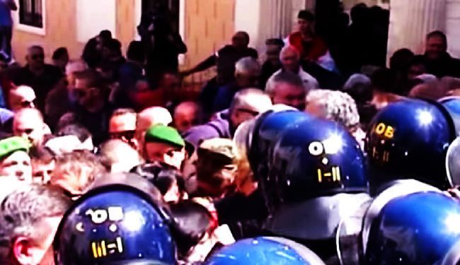 BRANITELJI-AGRESORI: Policija objavila snimke "mirnog i dostojanstvenog" prosvjeda na Markovom trgu