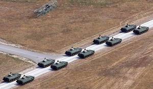 PARADA TAŠTINE I MILITARIZMA: Socijaldemokraciji su draži tenkovi od umirovljenika koji kopaju po smeću