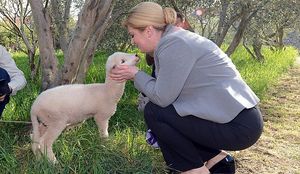 PUTUJUĆI URED: Je li išta bolje onima koje Kolinda Grabar-Kitarović posjeti?