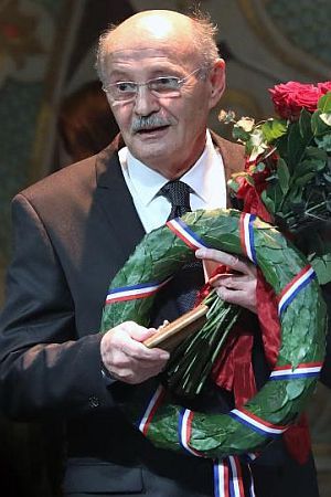 TKO SI TI?: Crtica o Mustafi Nadareviću