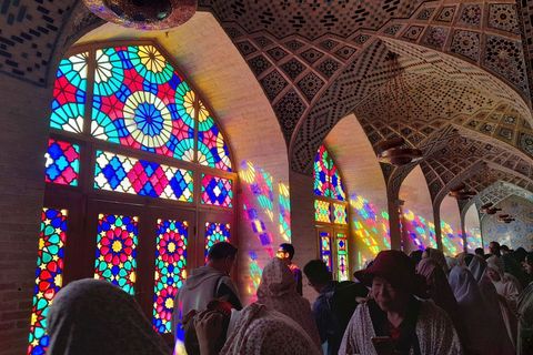 Unutrašnjost Nasir ol Molk - ružičaste džamije