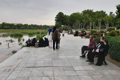 Isfahan, piknik uz rijeku