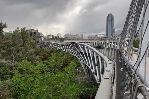 Most Tabiat u Teheranu