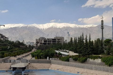Teheran, pogled na planine pod snijegom