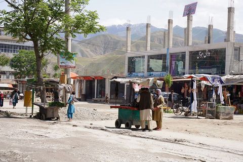 Ulaz iz Tadžikistana u Afganistan je kao ulaz u neku distopiju