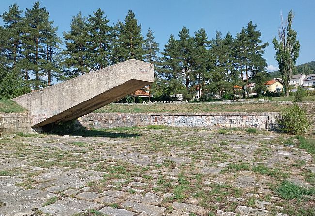 Partizansko groblje Livno