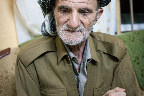 Stari Kurd, glava obitelji čiji su sinovi pripadnici Pešmergi - vojske iračkog Kurdistana - a sam je služio u Sadamovim inženjerskim postrojbama