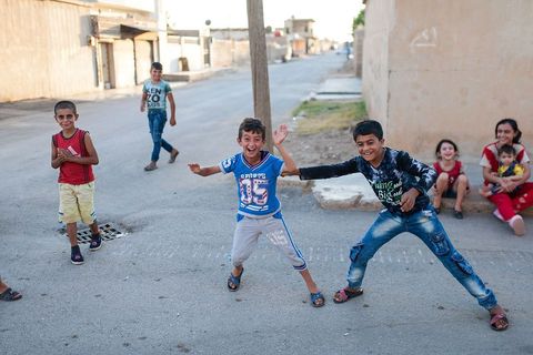 Djeca u igri u Qamishliju, u jednoj od najsiromašnijih četvrti