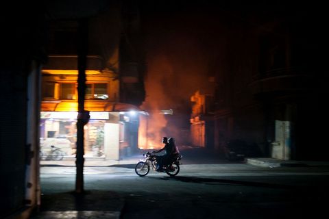 Noćne ulice Qamishlija, neslužbene prijestolnice neslužbene države